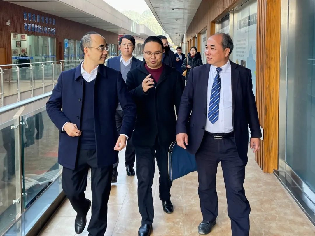 李明1.png